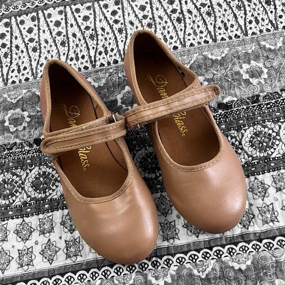 Girls nude tap shoes - Picture 1 of 11